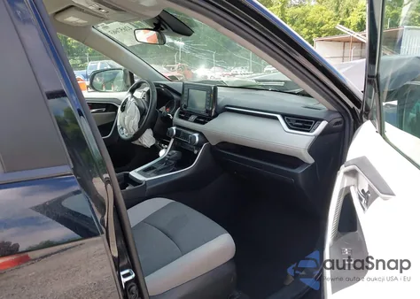 2021 Toyota Rav4 Xle z USA, uszkodzony, nr VIN 2T3W1RFV5MC130714